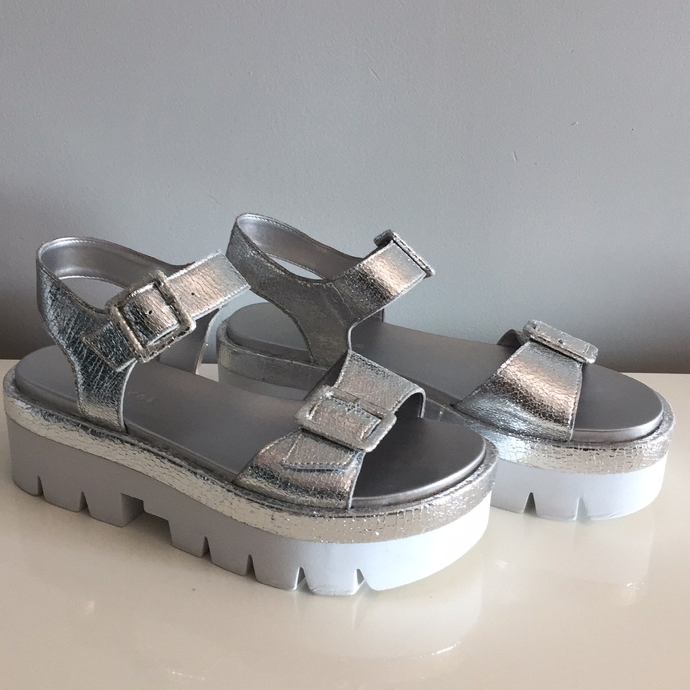 Kendall and Kylie wave silver platform sandals 8